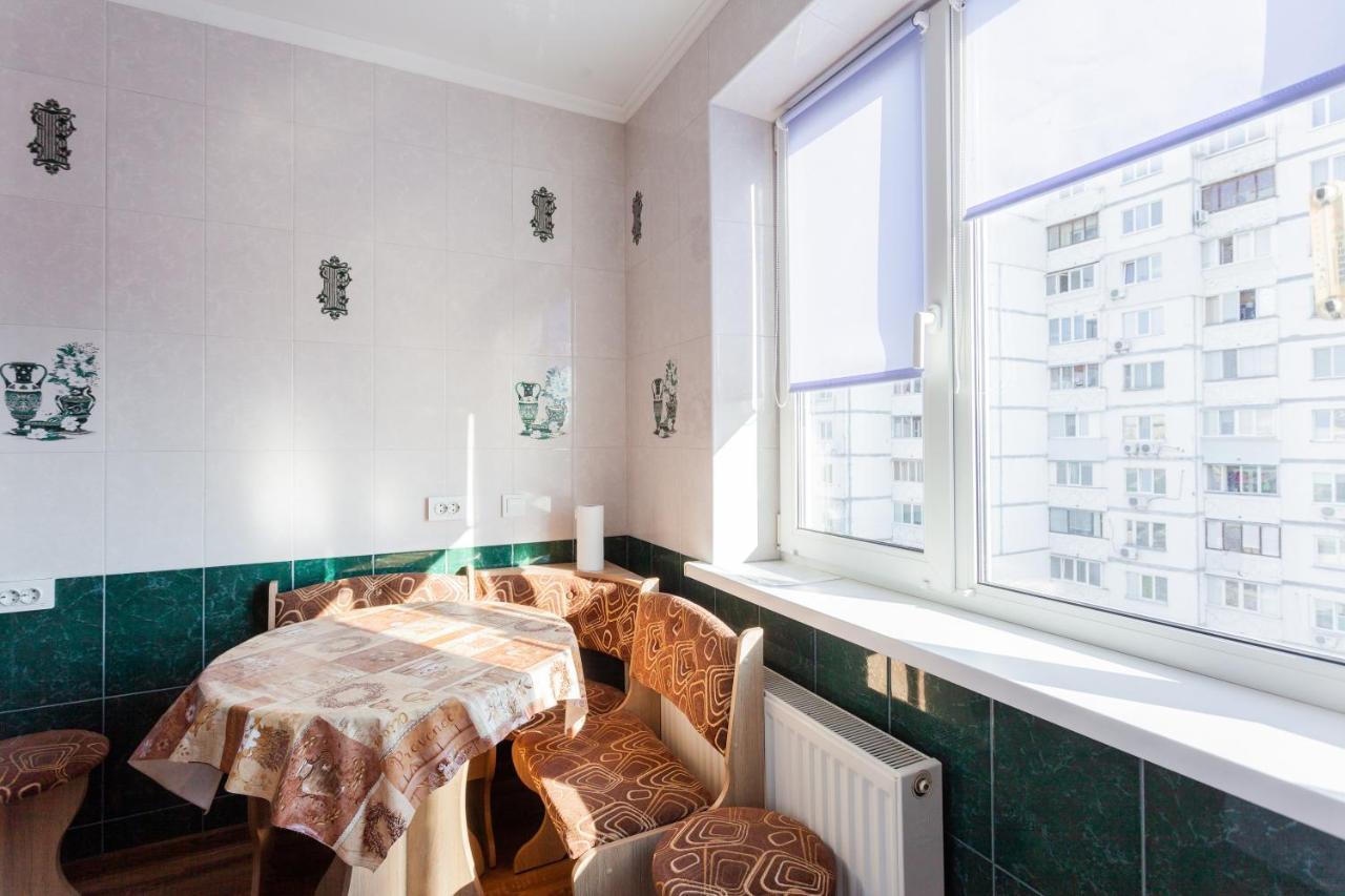 Квартира Біля Трц "Dream Town 2" Kiev Ngoại thất bức ảnh